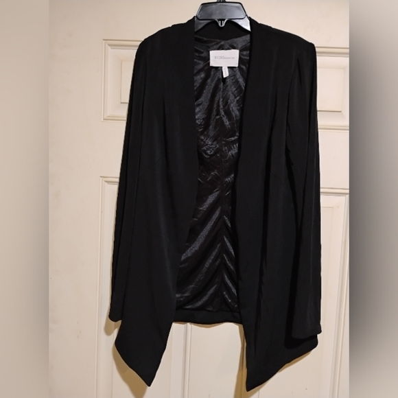 BCBGeneration Size Of Small Elegant Black Blazer With Shoulder Pads - Picture 1 of 7
